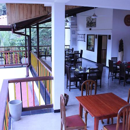 The Kandyan Hotel Bagian luar foto