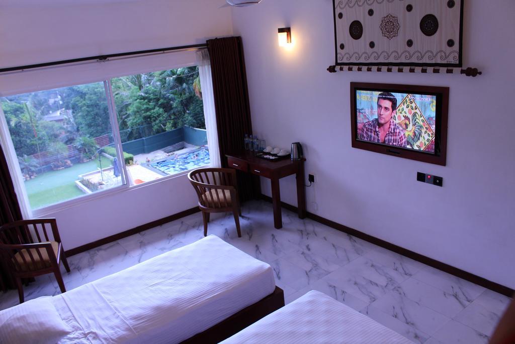 The Kandyan Hotel Bagian luar foto