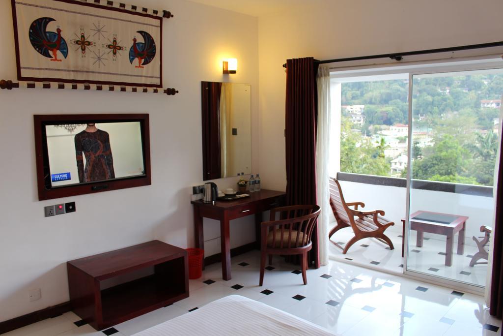 The Kandyan Hotel Bagian luar foto