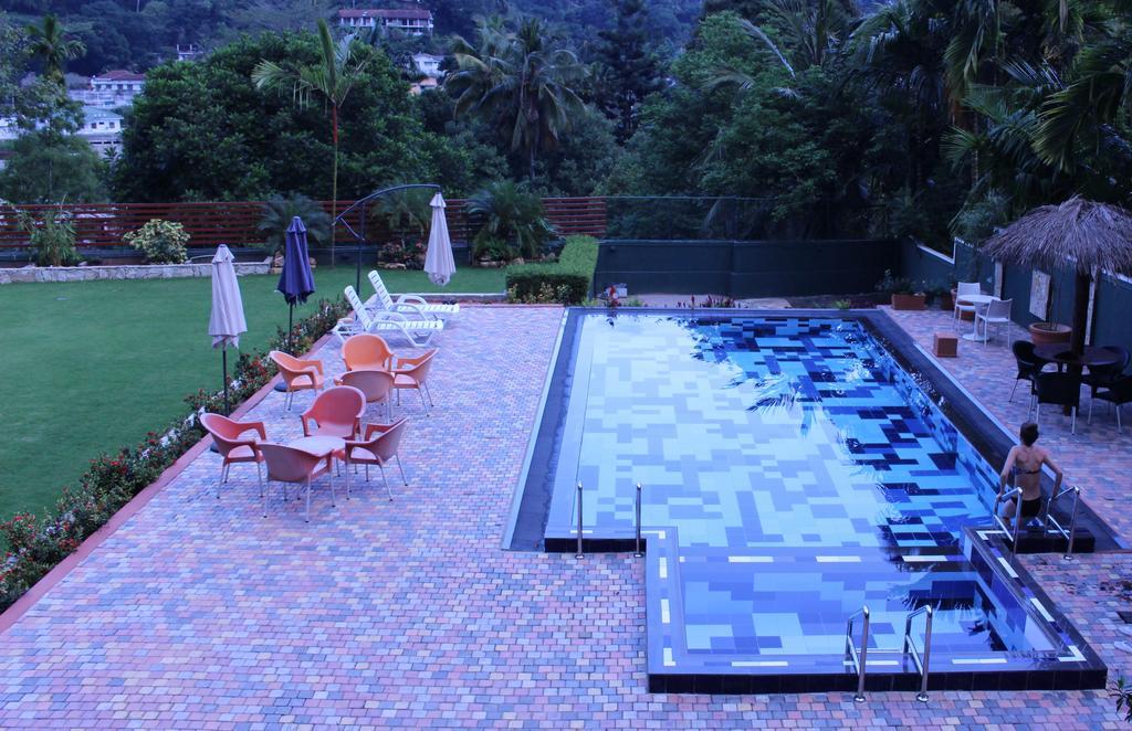 The Kandyan Hotel Bagian luar foto