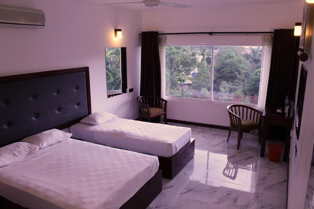 The Kandyan Hotel Bagian luar foto