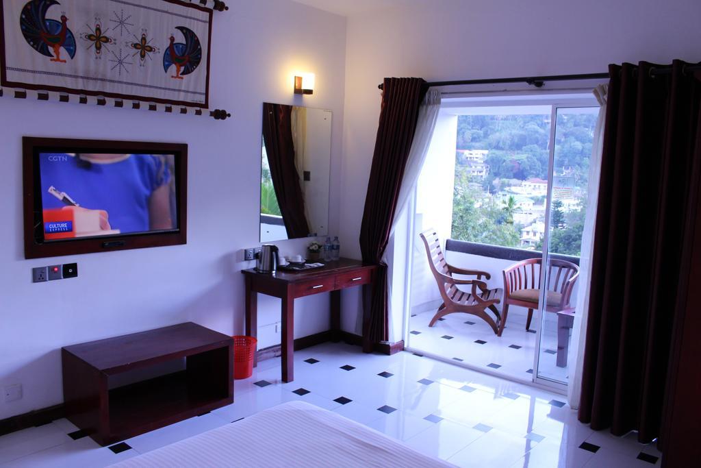 The Kandyan Hotel Bagian luar foto