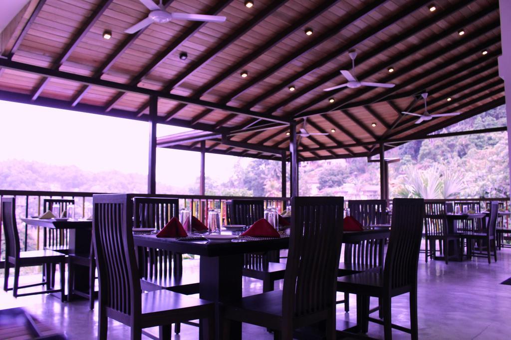 The Kandyan Hotel Bagian luar foto