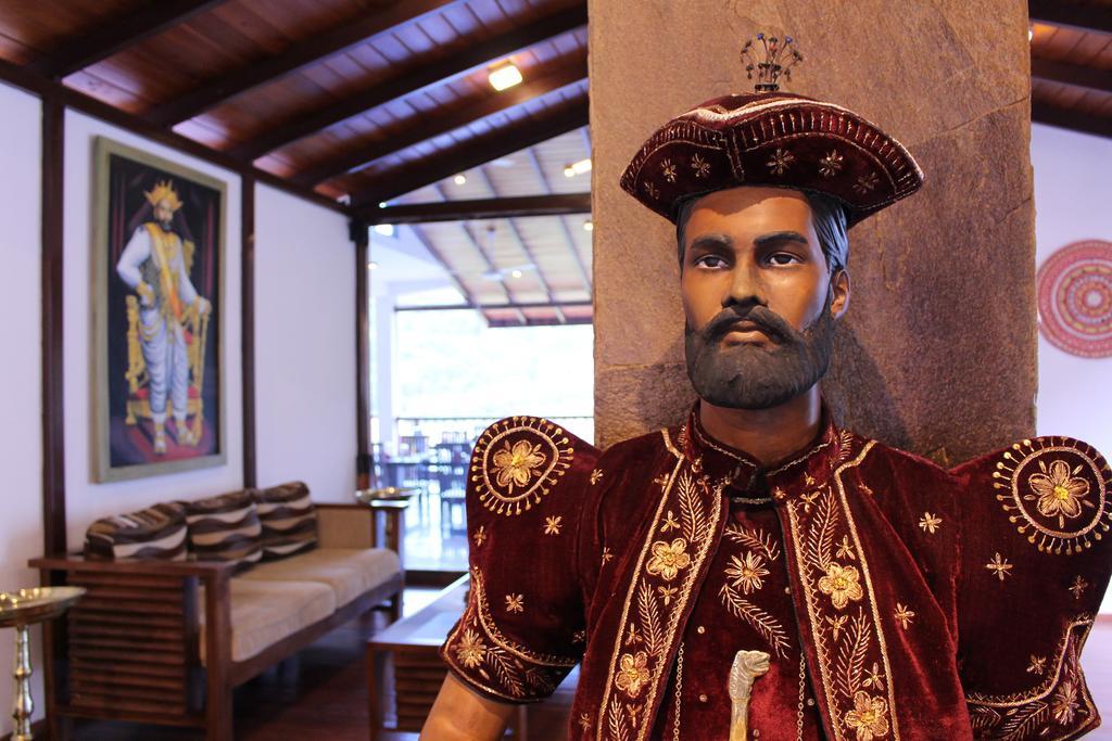 The Kandyan Hotel Bagian luar foto