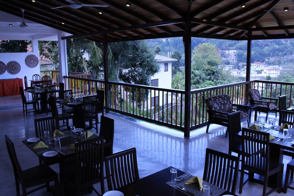 The Kandyan Hotel Bagian luar foto