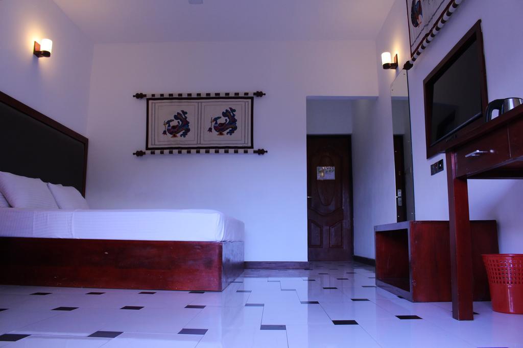 The Kandyan Hotel Bagian luar foto
