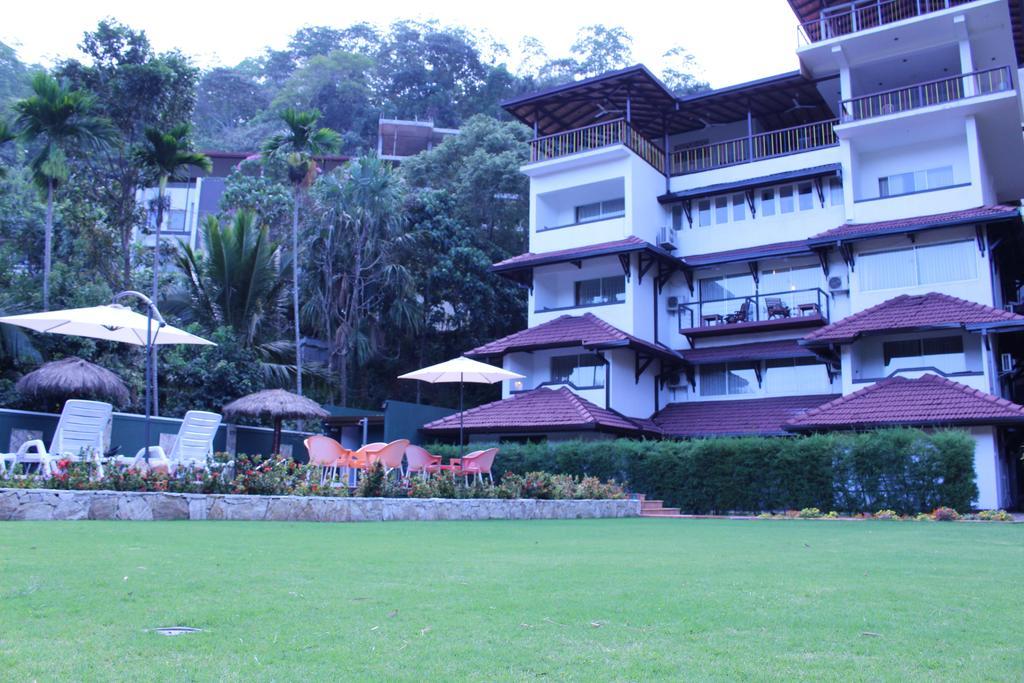 The Kandyan Hotel Bagian luar foto