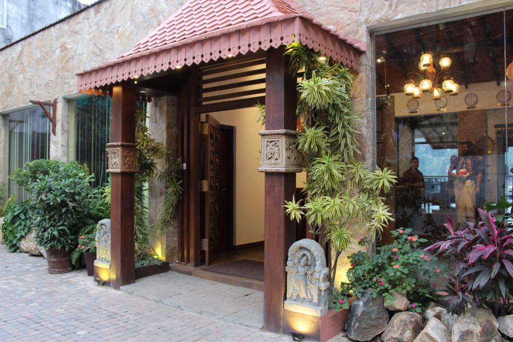 The Kandyan Hotel Bagian luar foto