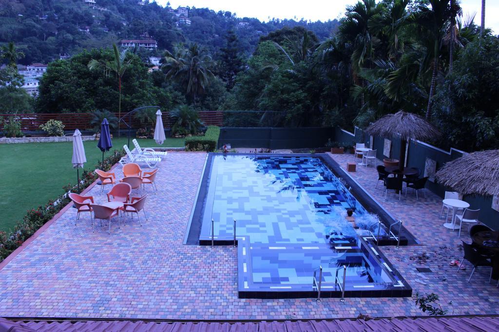 The Kandyan Hotel Bagian luar foto