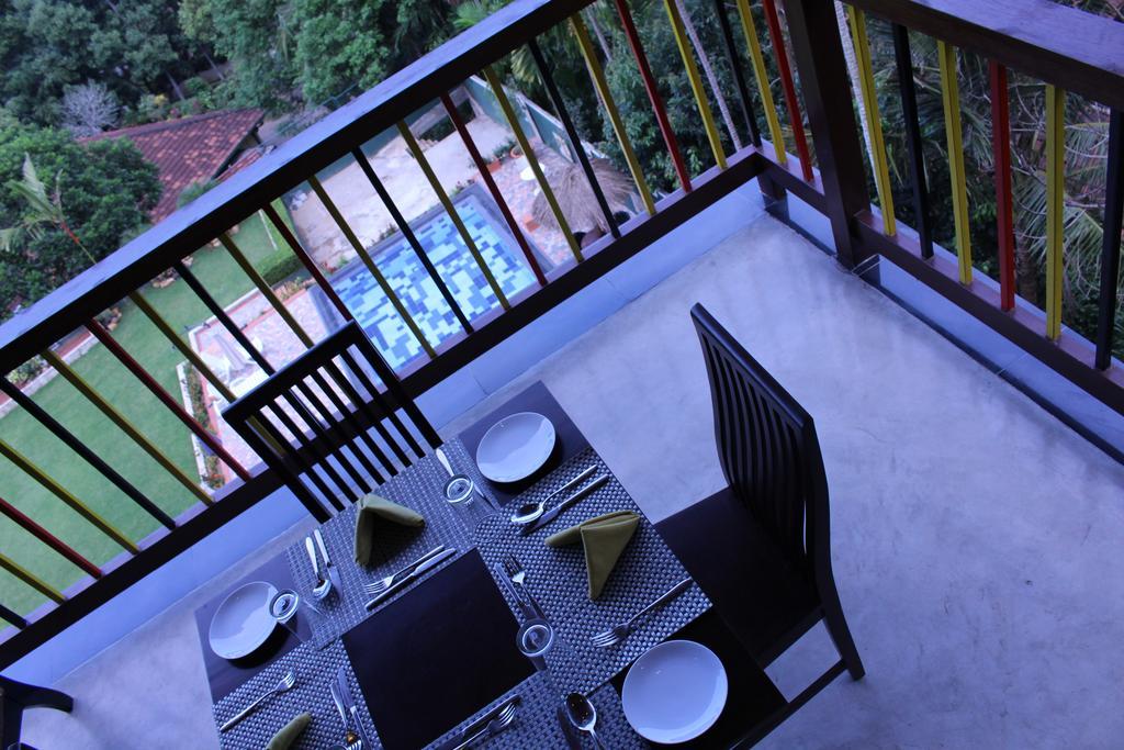 The Kandyan Hotel Bagian luar foto