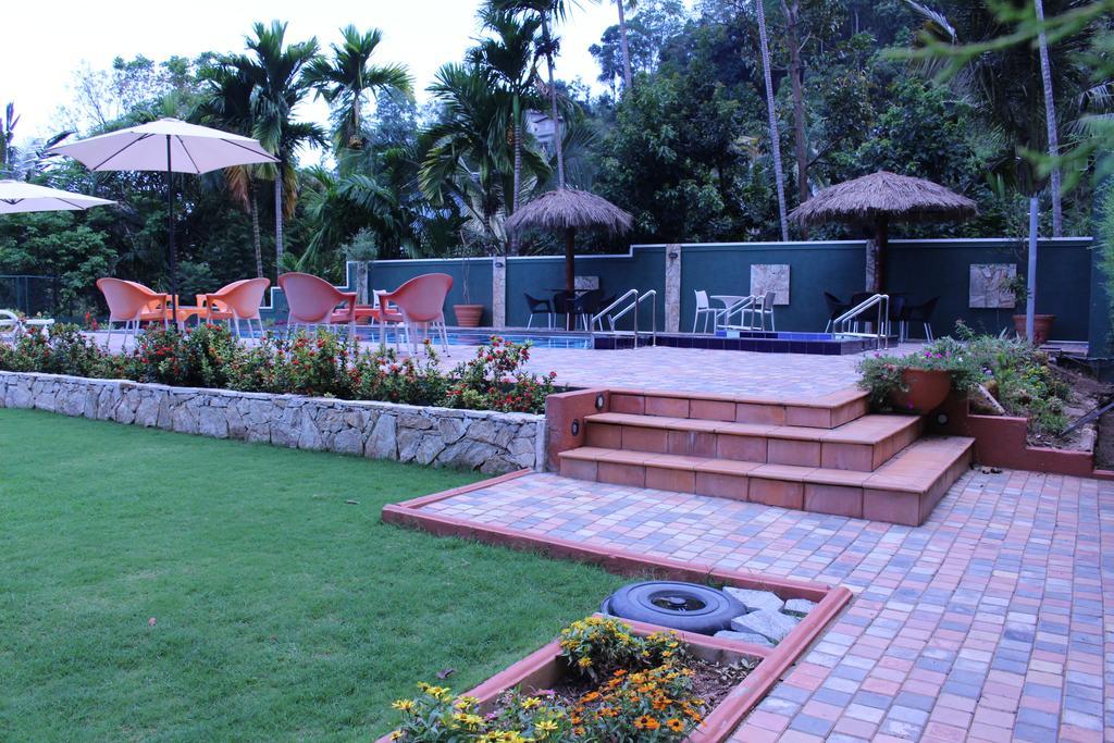 The Kandyan Hotel Bagian luar foto