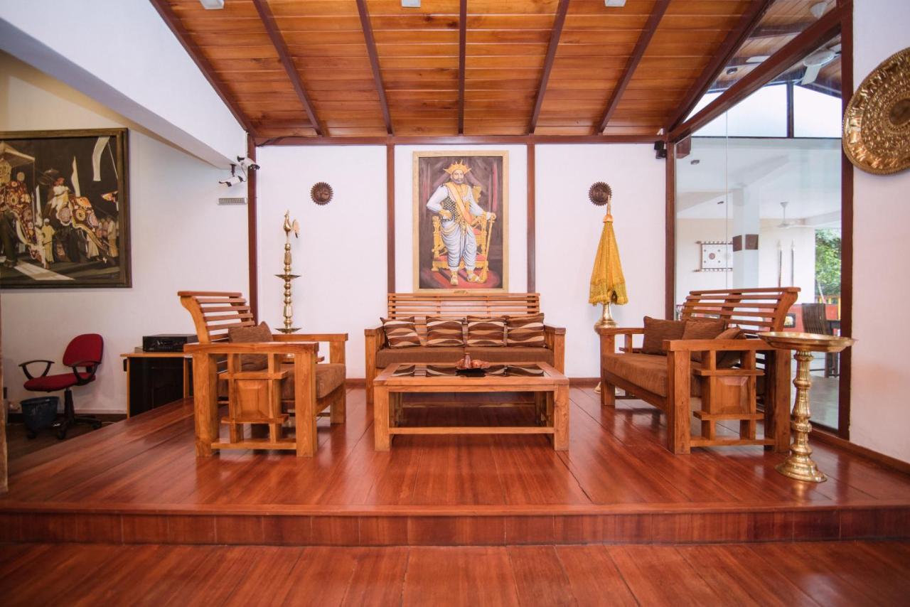 The Kandyan Hotel Bagian luar foto