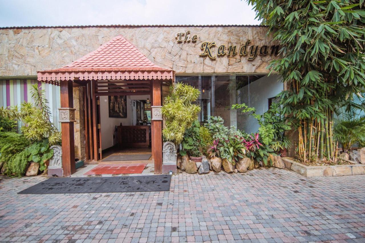 The Kandyan Hotel Bagian luar foto