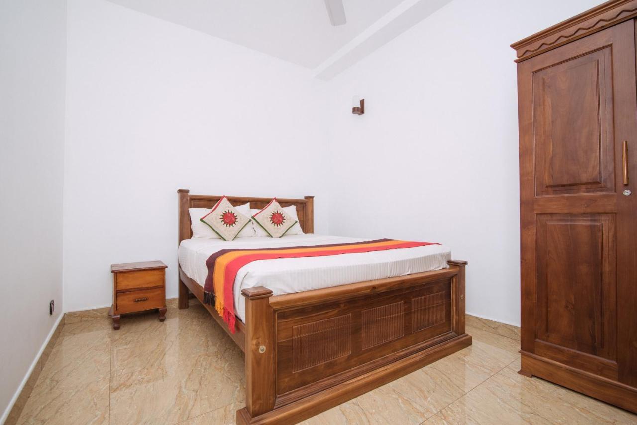 The Kandyan Hotel Bagian luar foto